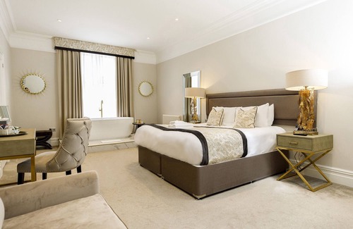 Talbot Green Bed & Breakfast | Lanelay Hall Hotel & Spa