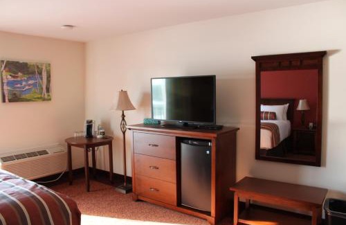 Montague Hotel | Lanes Riverhouse Inn & Cottages