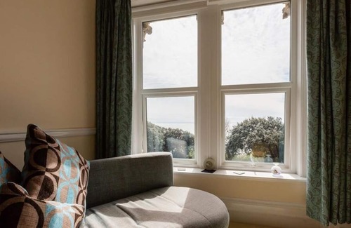 Mumbles Apartment | Langland Bay Manor by Mia Living (3 bed Sea Views)