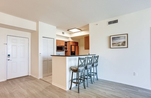 East Ocean Ave Condo | Lantana Condo w/Balcony: 11 Mi to Palm Beach!