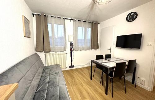 Le Creusot Apartment | LAppart de Droite Confort en ville avec parking privé