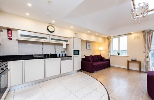 The Liberties Apartment | Large 2 BDRM with balcony. Early check-in available