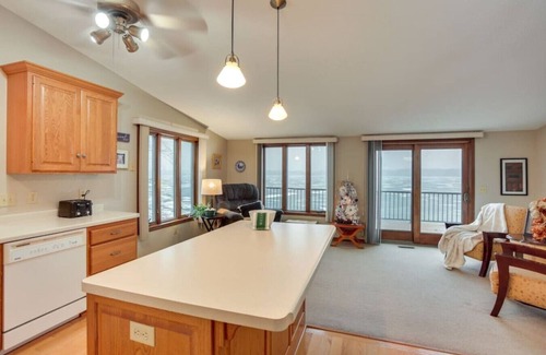 Howard Lake House | Large 2 bedroom on the water!