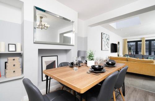 West Hendon Apartment | Large 4 bedroom house with parking available