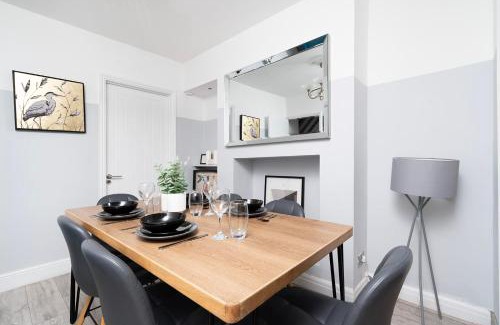 West Hendon Apartment | Large 4 bedroom house with parking available