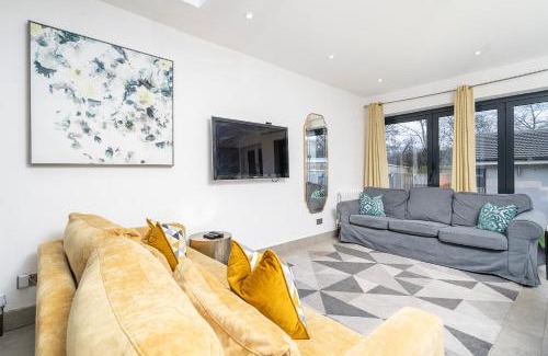 West Hendon Apartment | Large 4 bedroom house with parking available