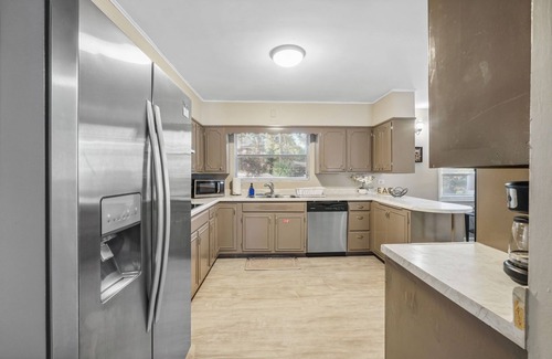 East Point House | Large 6 Bdrm,2 Kitchens,Foosball,BBQ,HotTub-SUMMER:Pool-CloseToAirport&Downtown