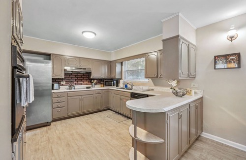 East Point House | Large 6 Bdrm,2 Kitchens,Foosball,BBQ,HotTub-SUMMER:Pool-CloseToAirport&Downtown