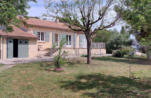 Beaucaire Villa | Large air-conditioned villa on the outskirts of Beaucaire.