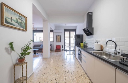 Psirri Apartment | Large And Bright Studio w/Balcony In City Center