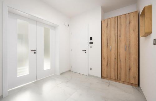Brno Apartment | Large Apartment in a Quiet Area with Terrace & Free Garage