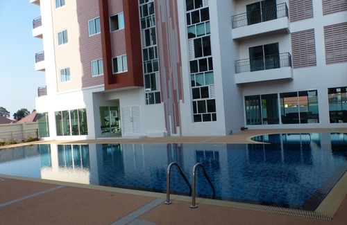 Chonburi Apartment | Large apartment with sea view 100 m from the beach in a fishing village
