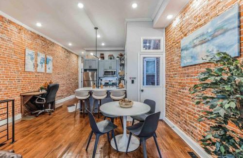 North Philadelphia West Apartment | Large Bi-Level 3BR w Patio - 10 min to DT