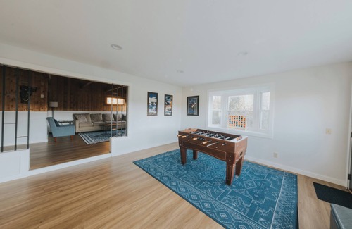 Morrisville Ski Chalet | Large Cozy -2 floor, 2-bedroom condo with WiFi, Game Room, 5 Minutes to Stowe
