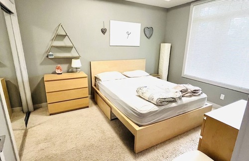 South Pandosy House | Large Family Vacation House