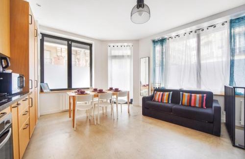 Quartier des Grandes-Carrieres Apartment | Large Flat Very Close to Montmartre