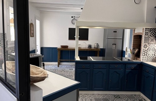 Saint-Georges-des-Coteaux Villa | Large villa with pool in Charente-Maritime
