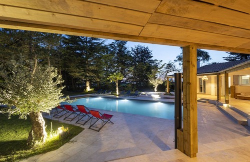 Saint-Georges-des-Coteaux Villa | Large villa with pool in Charente-Maritime