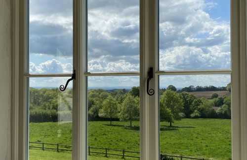 Blackford House | Large gentrified farmhouse nr trendy Bruton, 8 bedrooms, wild swimming, sauna.