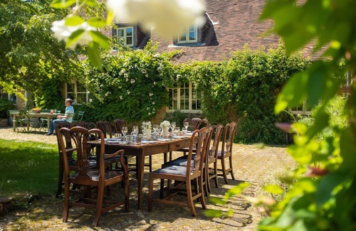 Blackford House | Large gentrified farmhouse nr trendy Bruton, 8 bedrooms, wild swimming, sauna.