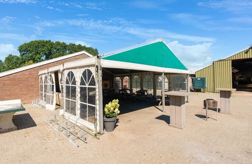 Zwiggelte House | Large group house in Drenthe with bar and playing field