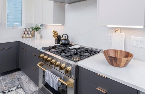 Katie Hill Neighborhood House | Large Groups - Rooftop Pools - Sleeps 24
