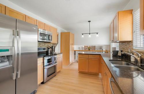 Allendale Area House | Large Home, 2 Living Rooms, Great for Family/Pets!