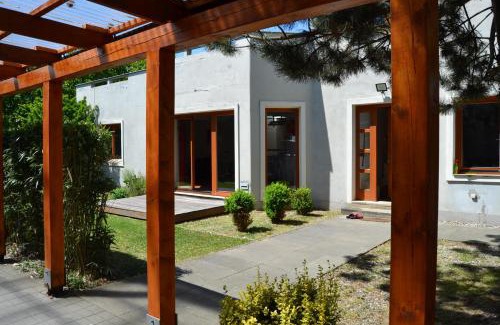 Uvaly Villa | Large house with parking, 30 min to Prague center