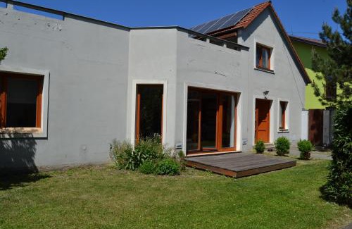 Uvaly Villa | Large house with parking, 30 min to Prague center