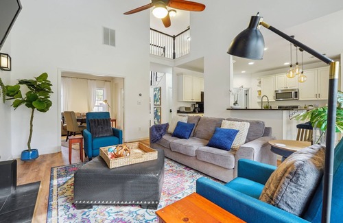 Tyrone House | Large Modern 4 Bdrm Home w/fenced Yard, Near Peachtree City, & Pet-Friendly!