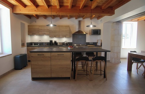 Castillonnes Villa | Large renovated air-conditioned gîte in the countryside with heated swimming pool 6 bdrms 15p