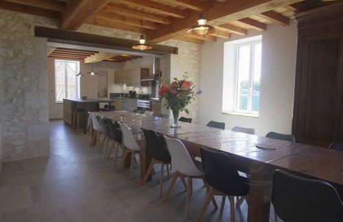 Castillonnes Villa | Large renovated air-conditioned gîte in the countryside with heated swimming pool 6 bdrms 15p