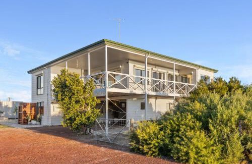 Peppermint Grove Beach House | Large Renovated Home with Ocean Views for Family Fun in Peppermint Grove Beach