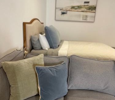 Grays Point Bed & Breakfast | Large Riverside Studio Retreat