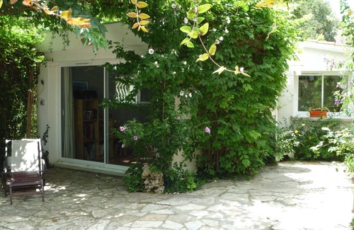 Saint-Eloi Apartment | Large studio in garden with pool