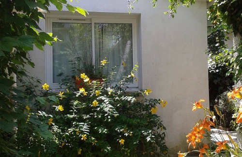 Saint-Eloi Apartment | Large studio in garden with pool