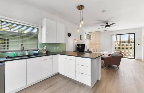 South Scottsdale Apartment | Large Studio Rooftop & Poolside - Walk to Old Town