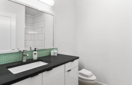 South Scottsdale Apartment | Large Studio Rooftop & Poolside - Walk to Old Town