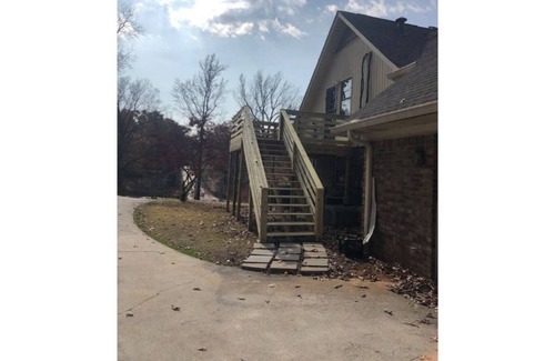 New Castle Apartment | Large Studio Space For Girls Trip & Sleepovers