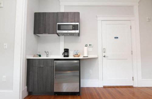 North Brookline Apartment | Large Studio w/Queen AND Sofa Bed.#38
