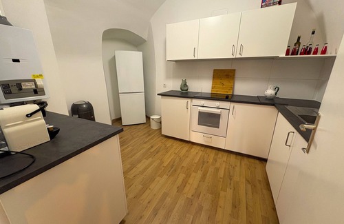 Gmunden Apartment | Large vacation apartment with balcony in the middle of the old town with a view of Lake Traunsee