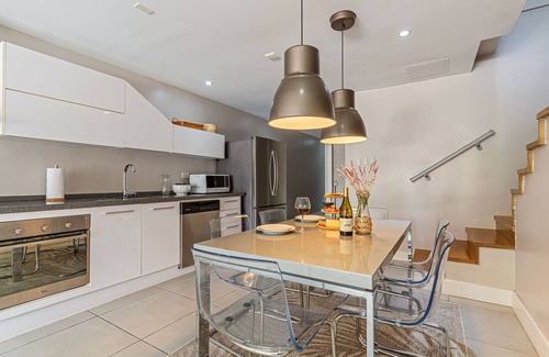 Oranjestad Apartment | Largest Space for Groups on Palm Beach (14)