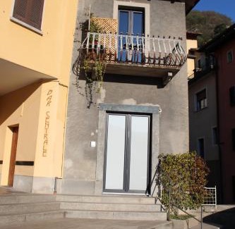 Moltrasio House | Larian Chalet