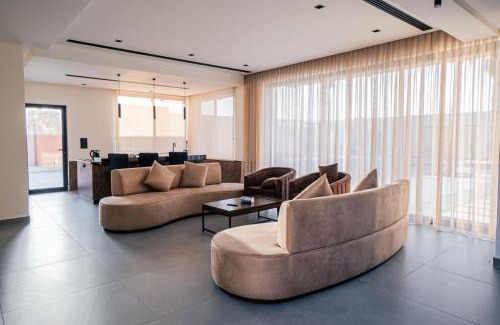 Al-Maghtas Ski Chalet | Las palmas resort