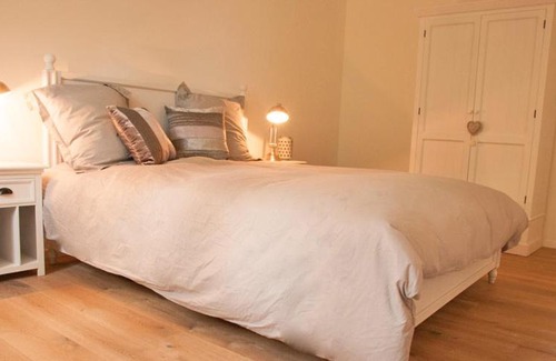 Beaucourt Bed & Breakfast | LaTerrasse, Château Fernand Japy