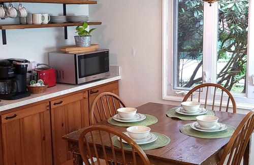 Champion Cottage | Laurel Highlands Crab Run 3 BR 2 B Creekside Cottage