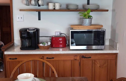 Champion Cottage | Laurel Highlands Crab Run 3 BR 2 B Creekside Cottage