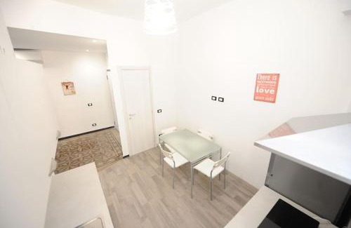 Rivarolo Ligure Apartment | Lauretta: Appartamento adiacente metro
