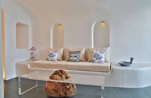 Oia Hotel | Lava Caves