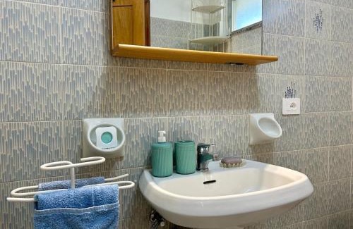 Rezza Apartment | Lavagna in Relax & Comfort, with Balcony